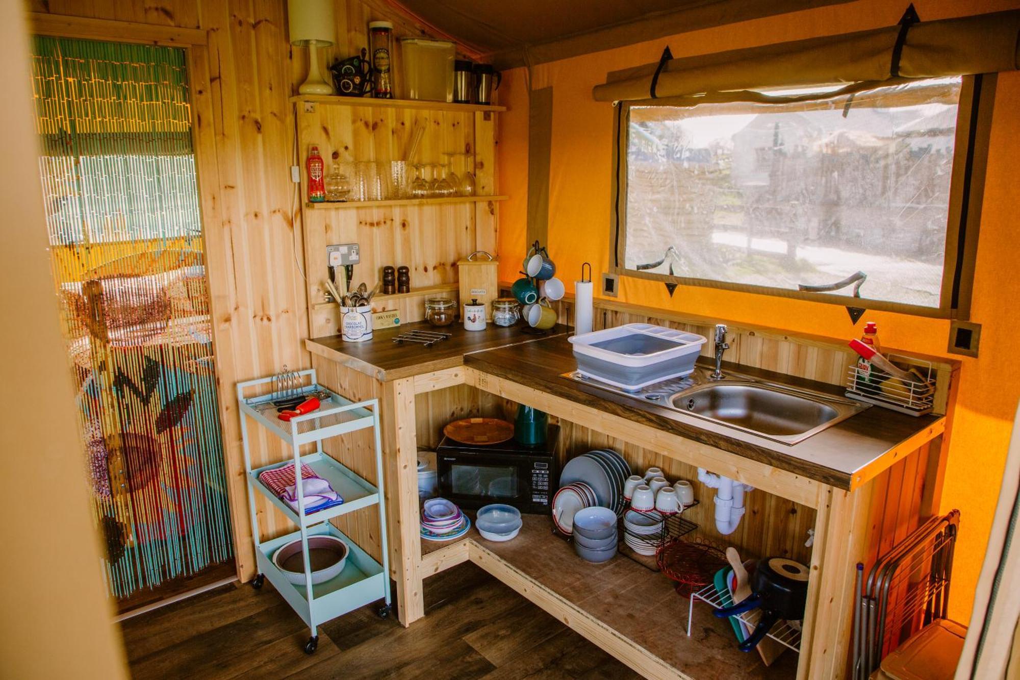 Rosgarron Safari Canvas Glorious Glamping *